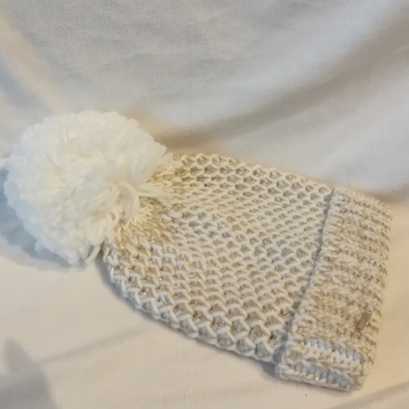 Black Rivet pompom Hat - Picture 1 of 7